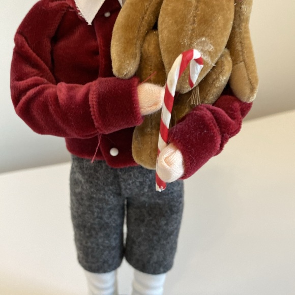 Limited Edition Byers' Choice Child with Teddy Bear - Picture 3 of 9
